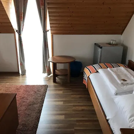 Bed and Breakfast Zoeldteto Panzio Balatonfüred